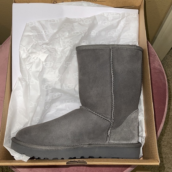 NWOT Ugg Short Boots - Picture 4 of 6